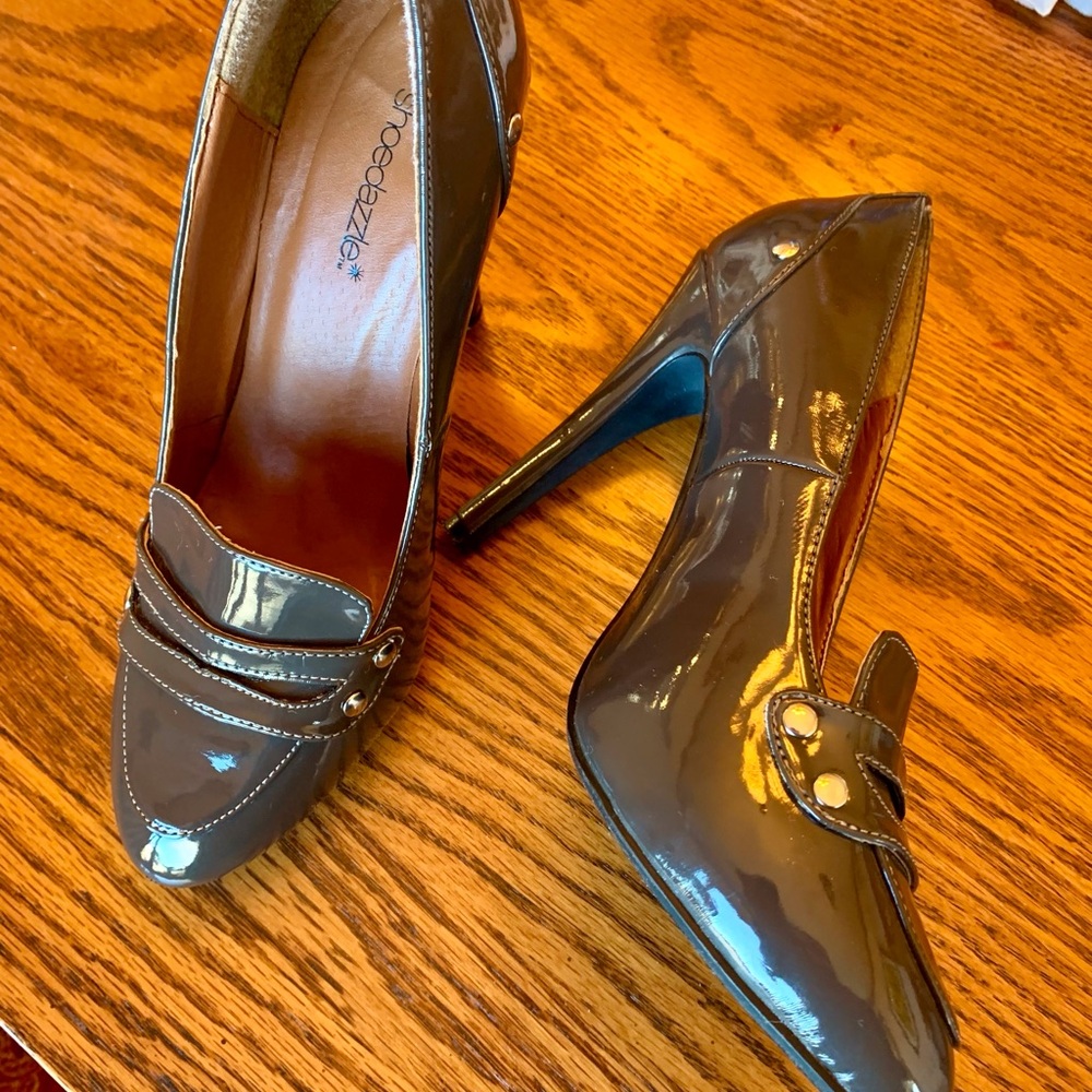 Shoe Dazzle Women's Gray patent leather heels
